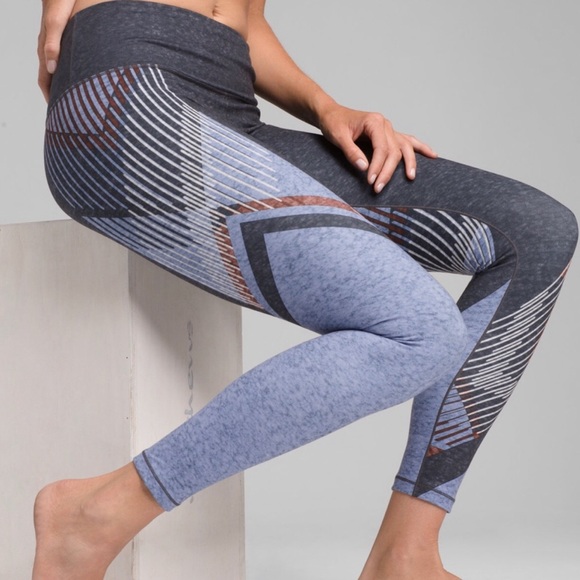 Prana Pants - PRANA 7/8 Pillar Printed Yoga Leggings Size M Gray Blue Geometric Print LIKE NEW